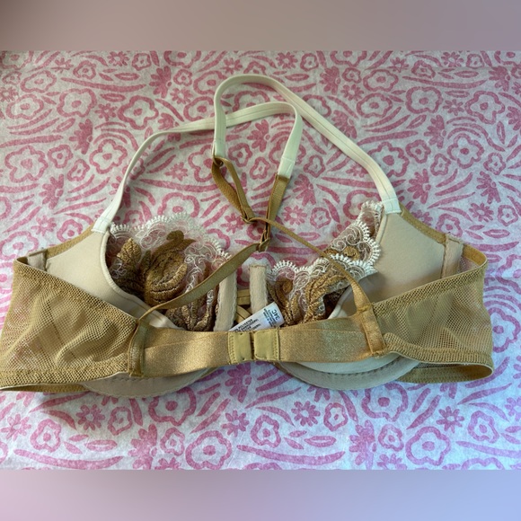 COPY - Victoria’s Secret underwire unlined bra. - Picture 2 of 5